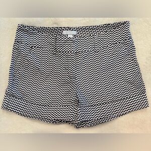New York & Company Black and White Patterned Shorts size 6